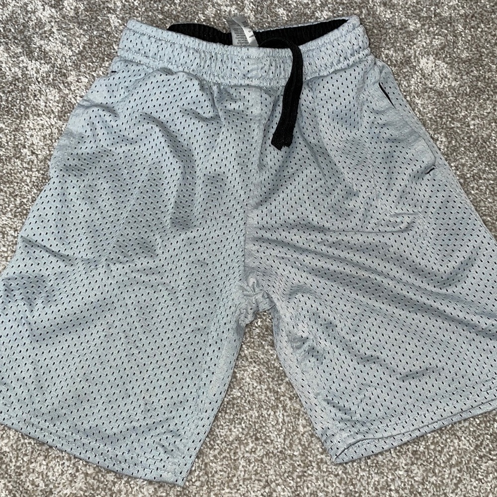 Boys size 6/7 shorts